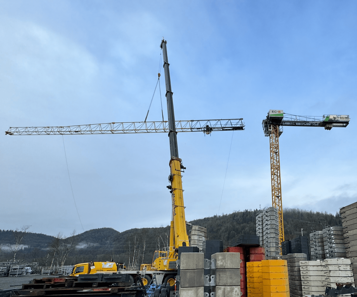 Bigfoot Crane Company’s 125 EC-B in North Vancouver